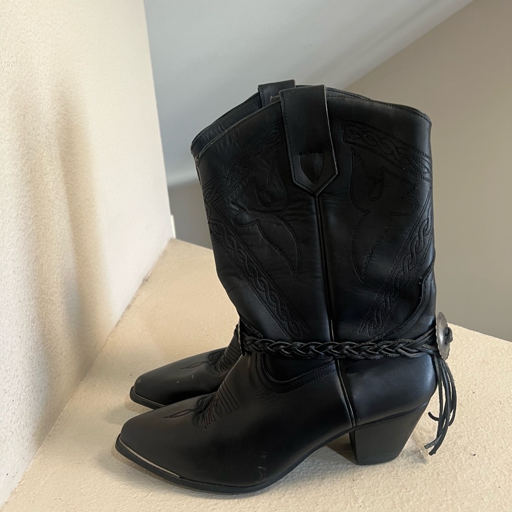 Women’s western Cowboy Cowgirl Black boots. Size 10